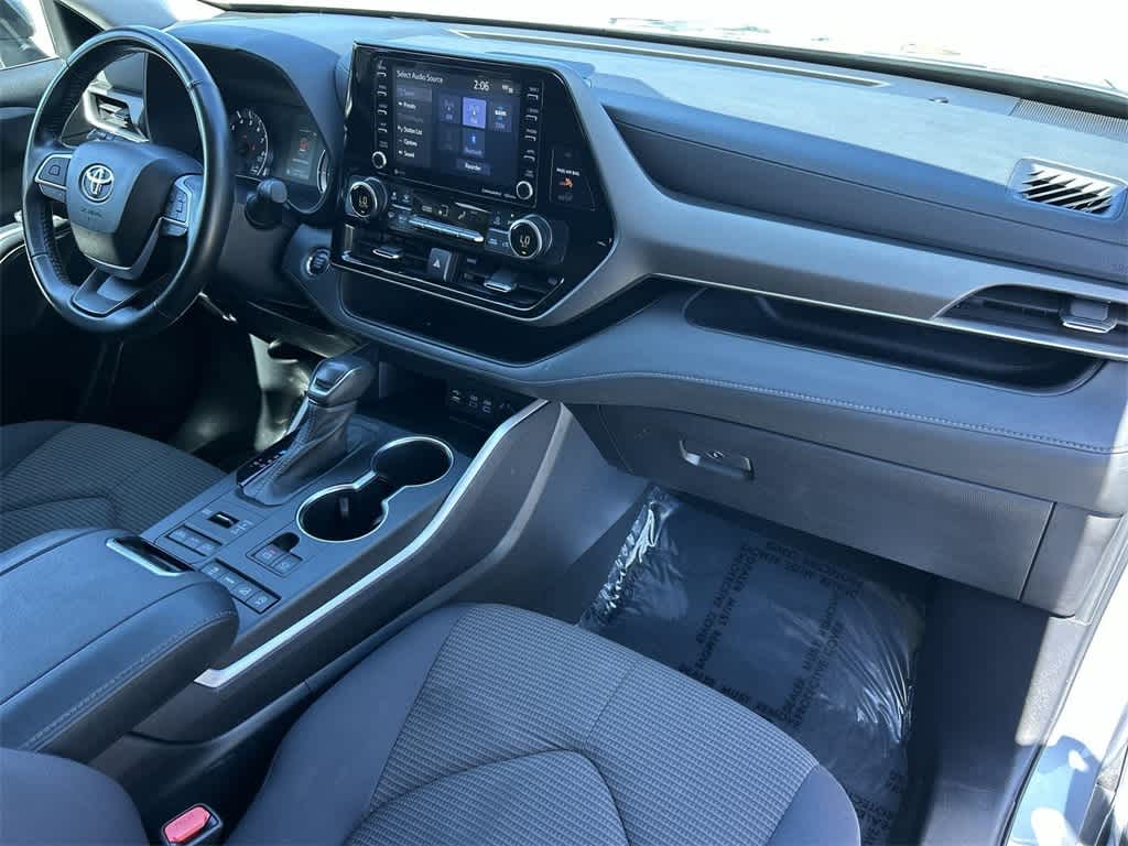 Thumbnail: 2022 Toyota Highlander - 42
