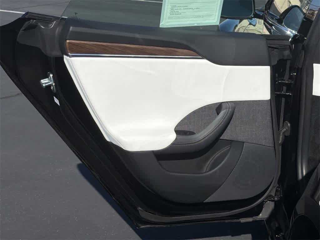 Thumbnail: 2022 Tesla Model S - 28