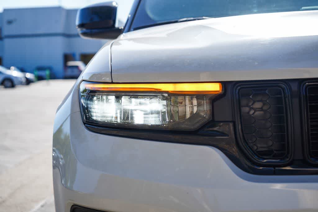 Thumbnail: 2022 Jeep Grand Cherokee - 9