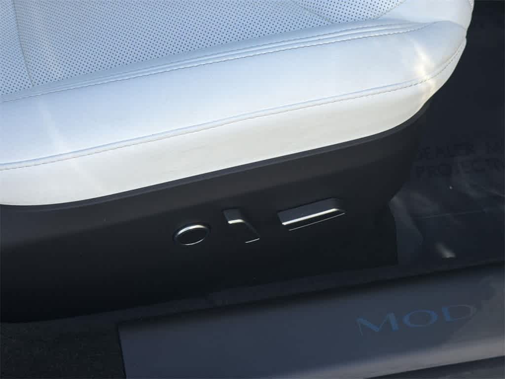 Thumbnail: 2022 Tesla Model S - 40