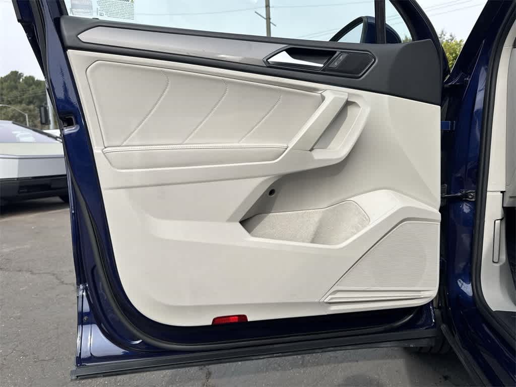 Thumbnail: 2022 Volkswagen Tiguan - 23