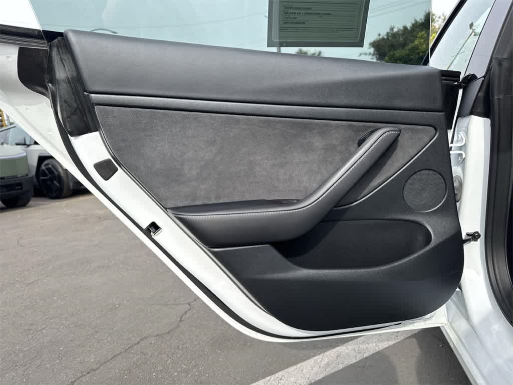 Thumbnail: 2023 Tesla Model 3 - 29