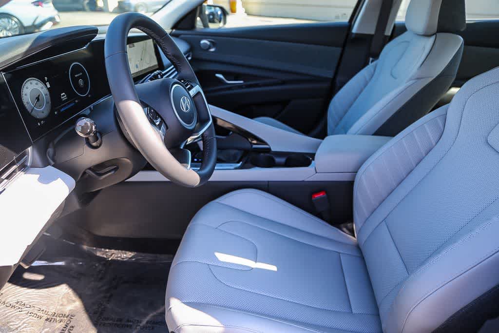 Thumbnail: 2025 Hyundai Elantra - 17