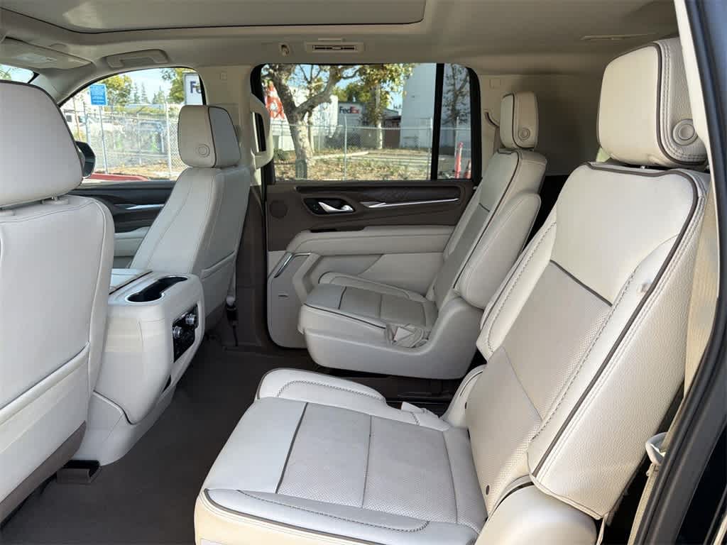 Thumbnail: 2023 GMC Yukon XL - 30