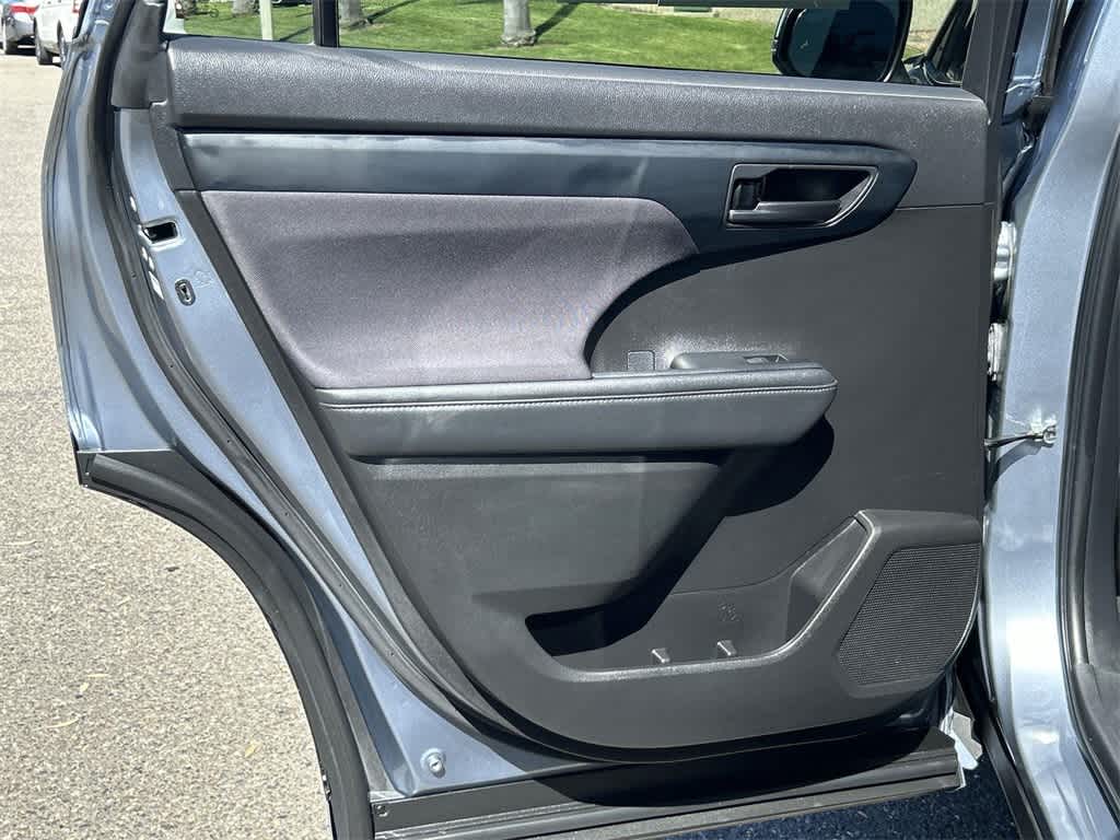 Thumbnail: 2022 Toyota Highlander - 28