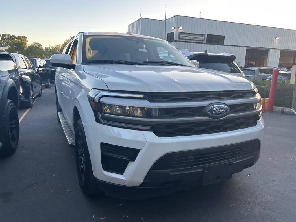 2023 Ford Expedition XLT's photo