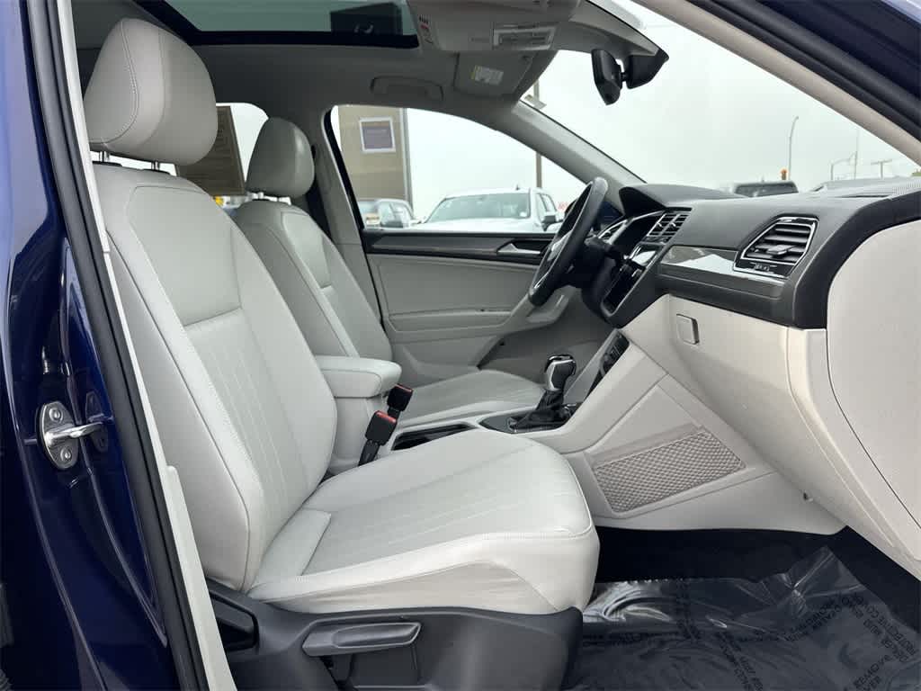 Thumbnail: 2022 Volkswagen Tiguan - 40