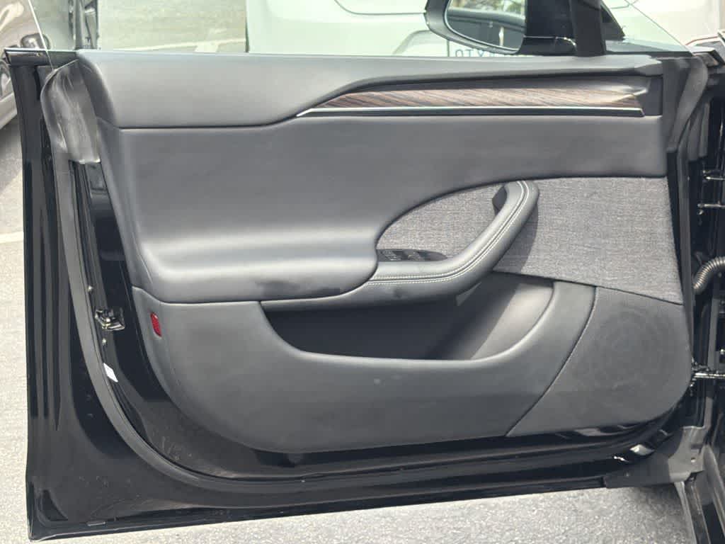 Thumbnail: 2023 Tesla Model S - 23