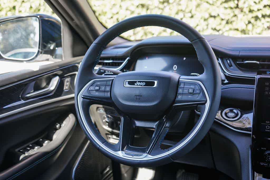 Thumbnail: 2022 Jeep Grand Cherokee - 14