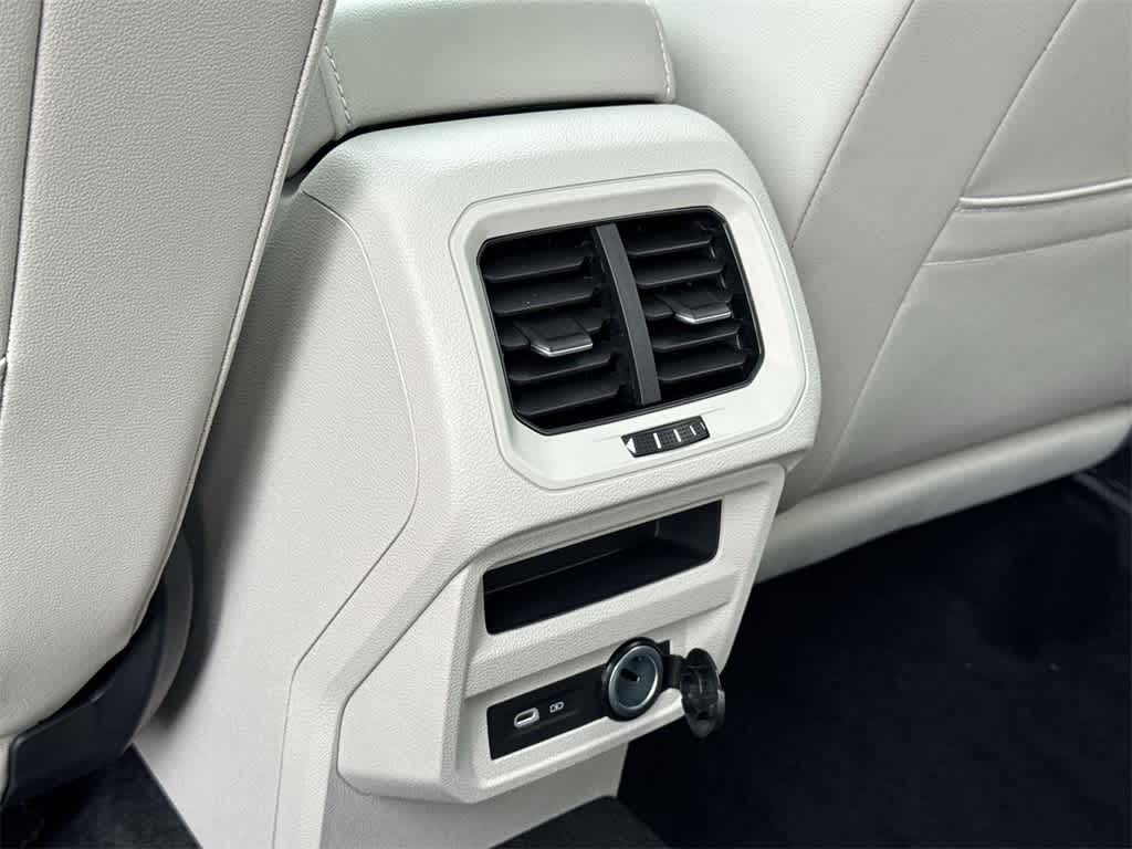 Thumbnail: 2022 Volkswagen Tiguan - 30