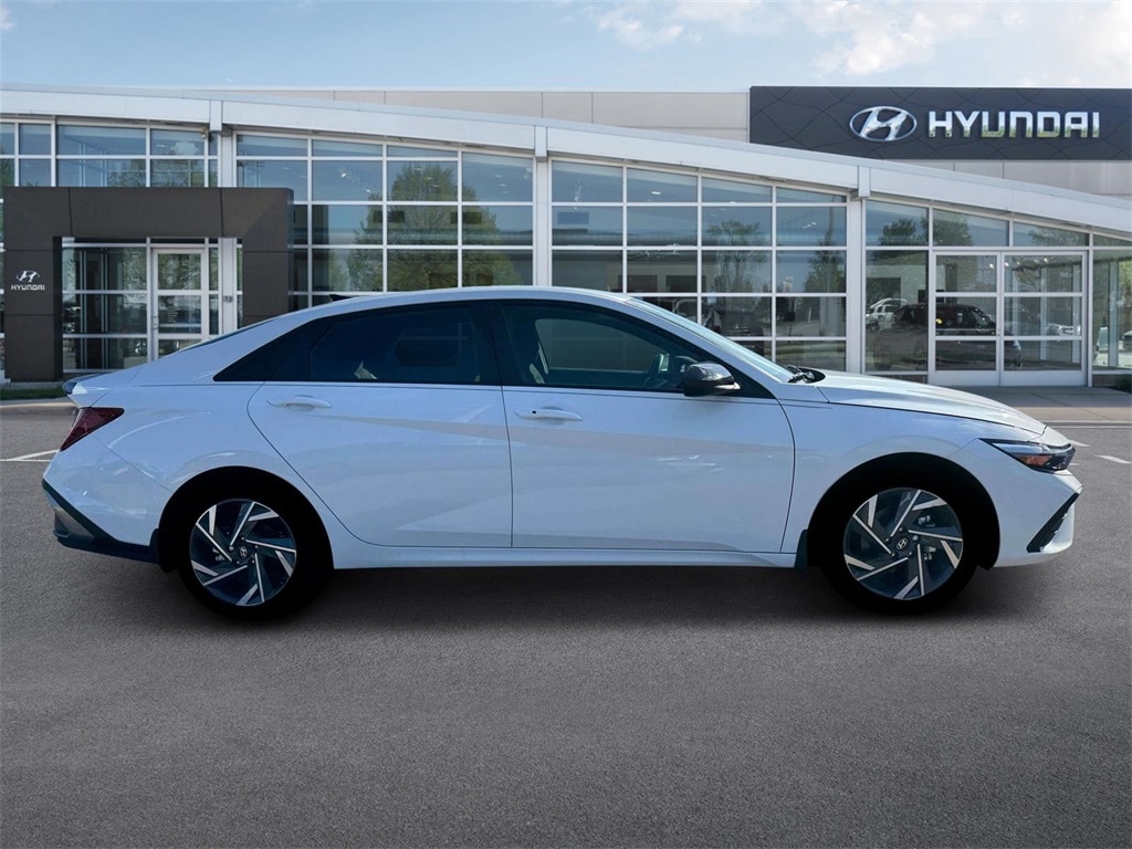 Thumbnail: 2025 Hyundai Elantra - 9
