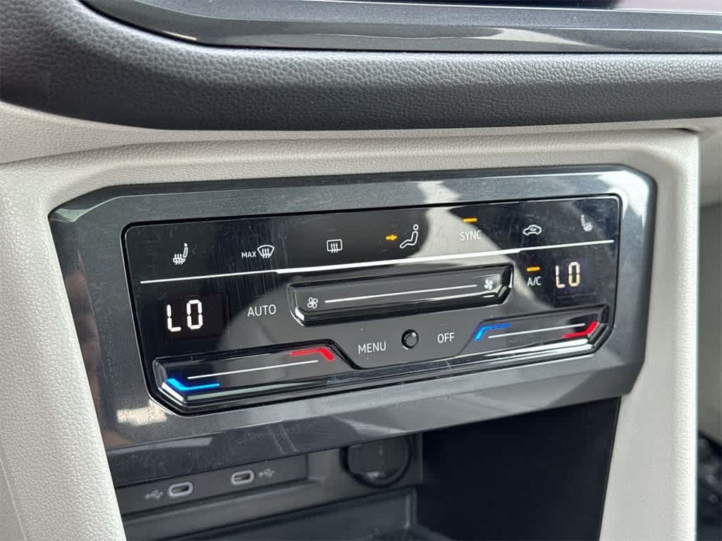 Thumbnail: 2022 Volkswagen Tiguan - 17