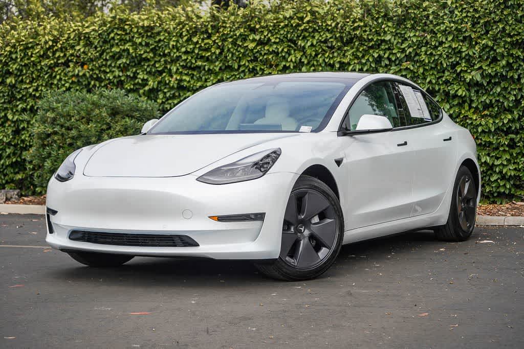 2021 Tesla Model 3 Standard Range Plus's photo