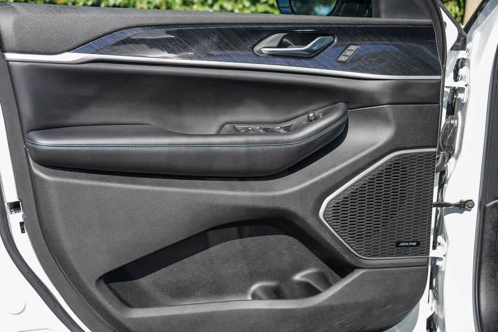 Thumbnail: 2022 Jeep Grand Cherokee - 18