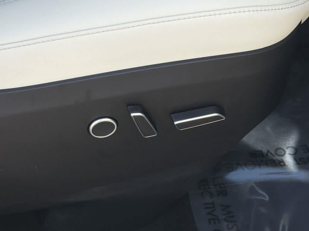 Thumbnail: 2022 Tesla Model X - 32