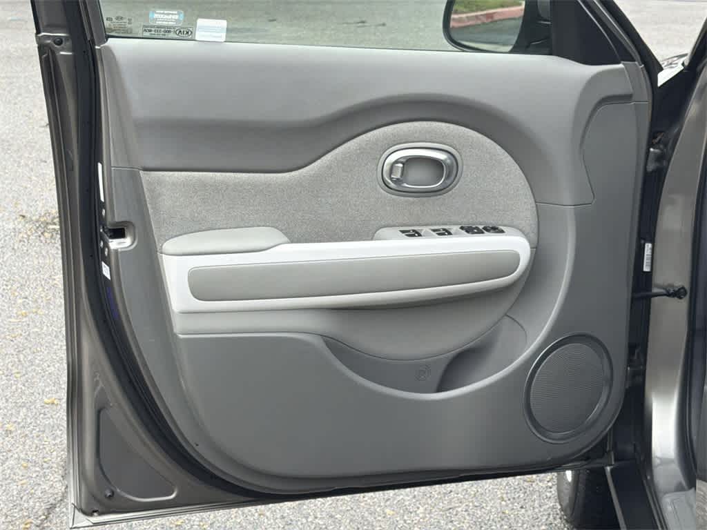 Thumbnail: 2017 Kia Soul EV - 22