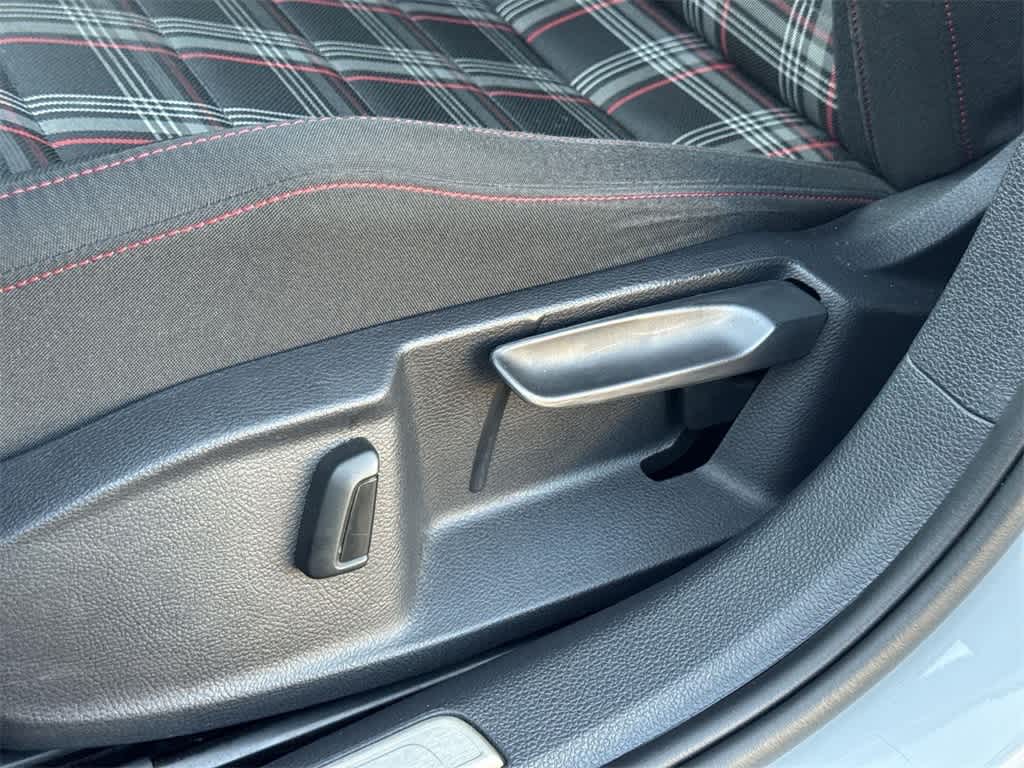 Thumbnail: 2019 Volkswagen Golf - 25