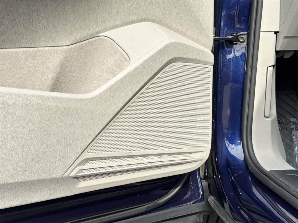 Thumbnail: 2022 Volkswagen Tiguan - 24