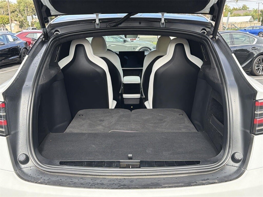 Thumbnail: 2023 Tesla Model X - 33
