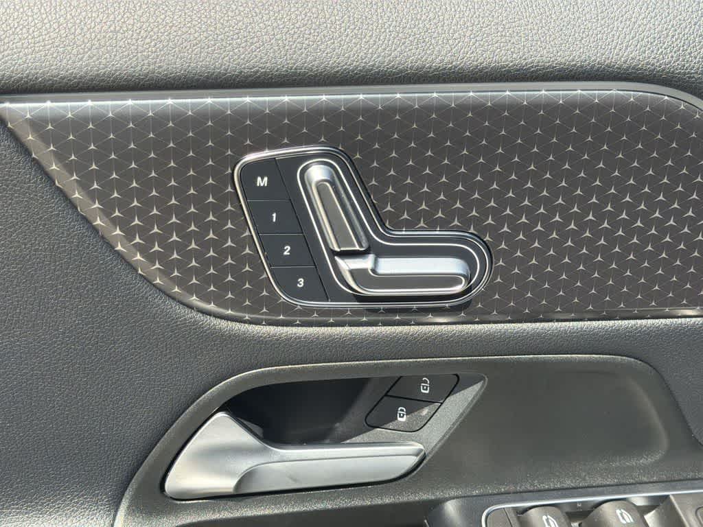 Thumbnail: 2025 Mercedes-Benz GLA - 25