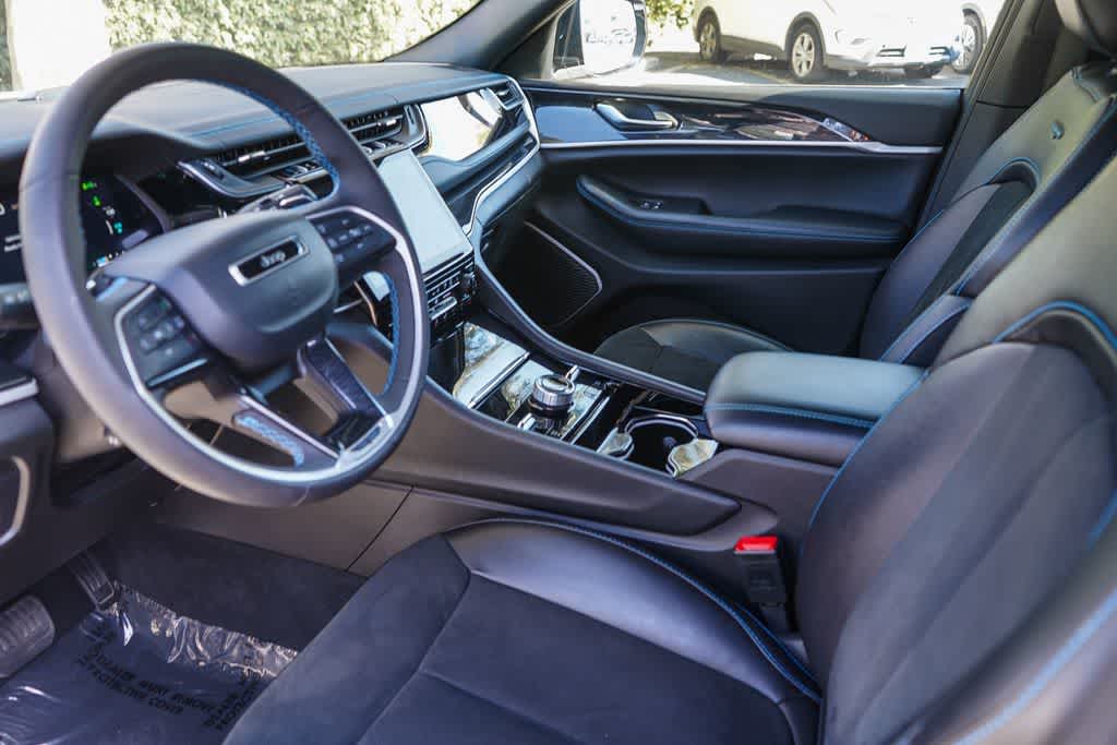 Thumbnail: 2022 Jeep Grand Cherokee - 17