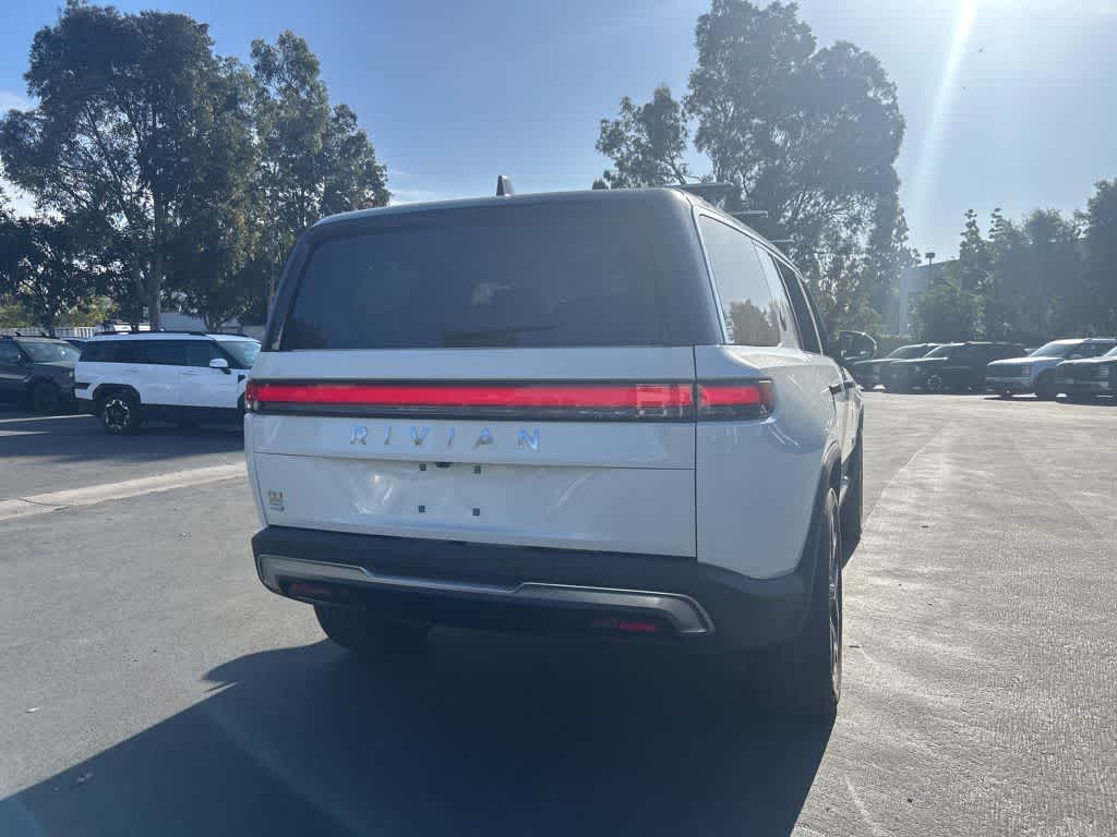 Thumbnail: 2023 Rivian R1S - 3