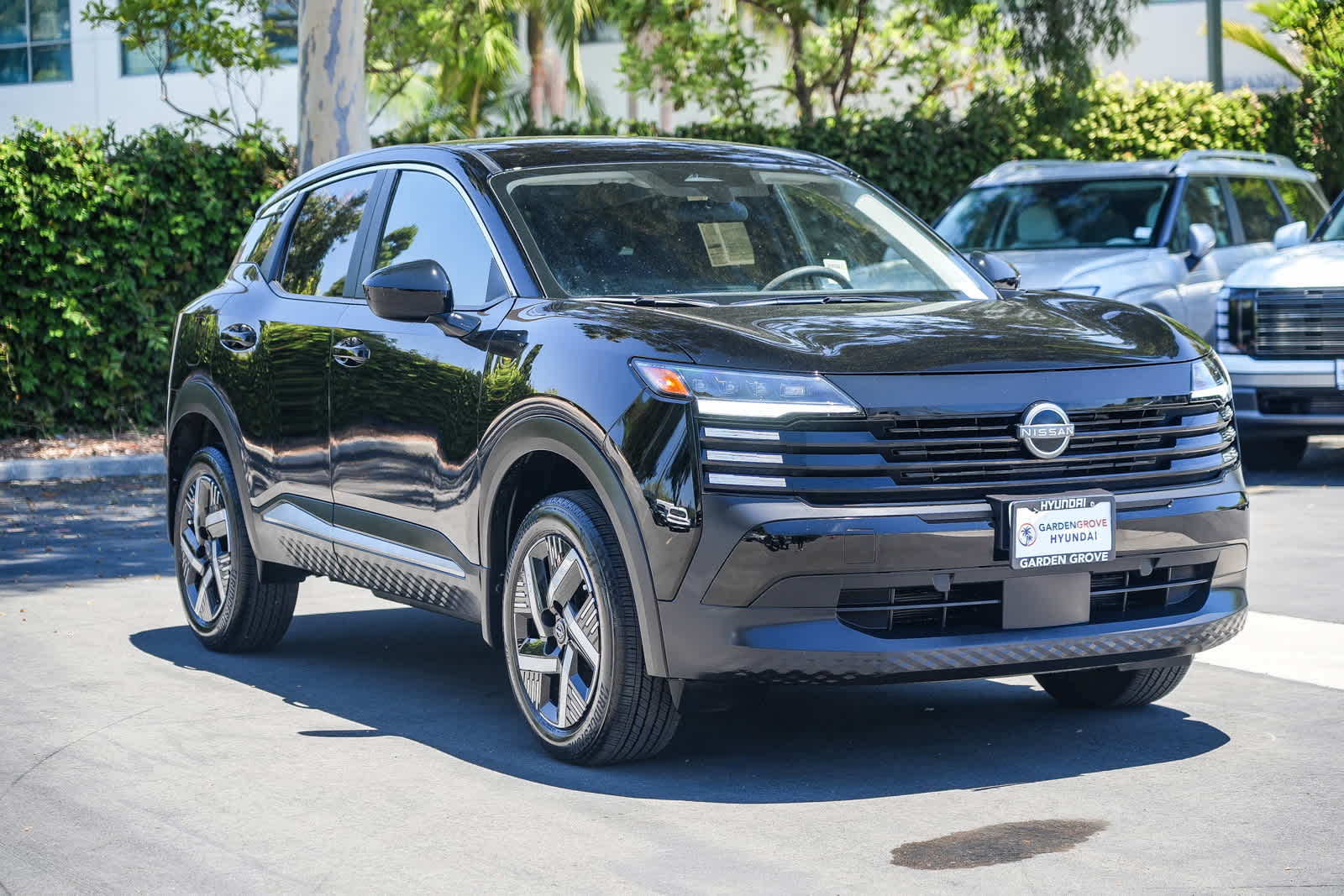 Thumbnail: 2025 Nissan Kicks - 4