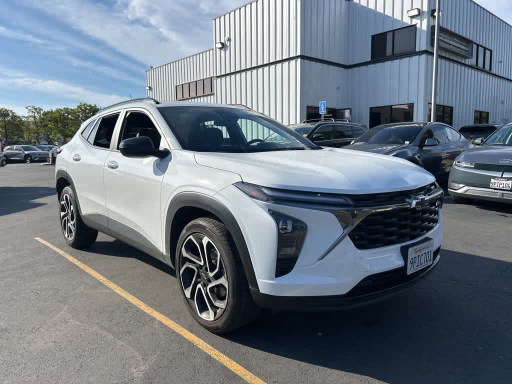 Thumbnail: 2025 Chevrolet Trax - 2