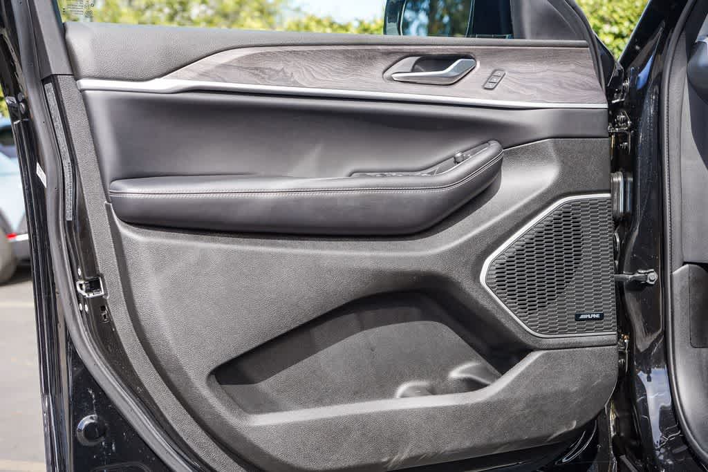Thumbnail: 2023 Jeep Grand Cherokee - 20