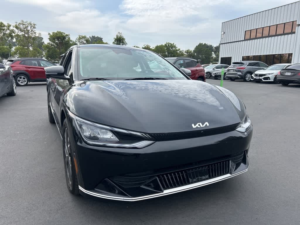 Thumbnail: 2022 Kia EV6 - 1