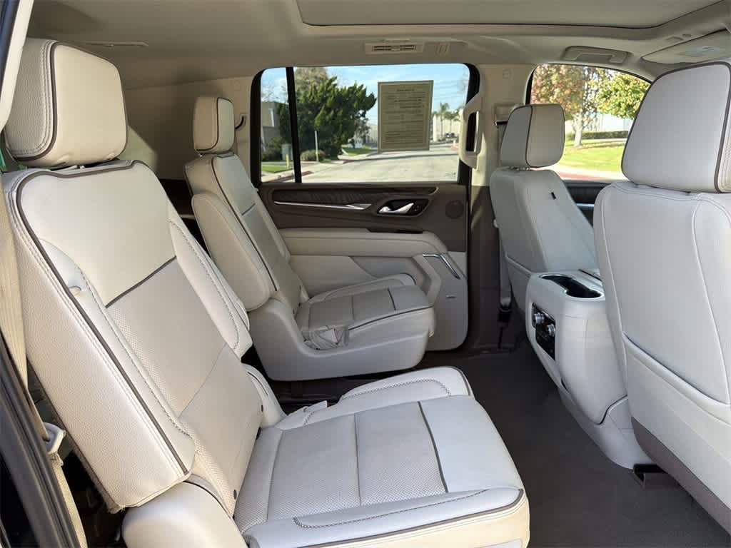 Thumbnail: 2023 GMC Yukon XL - 34