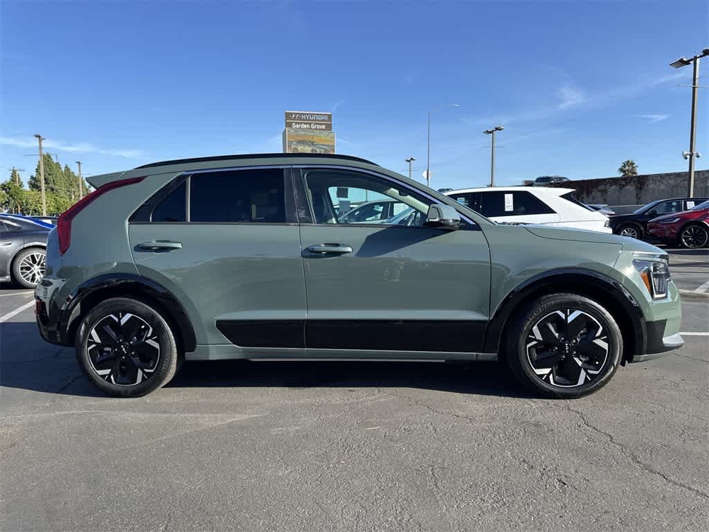 Thumbnail: 2023 Kia Niro - 3