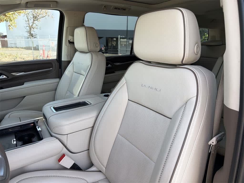 Thumbnail: 2023 GMC Yukon XL - 28