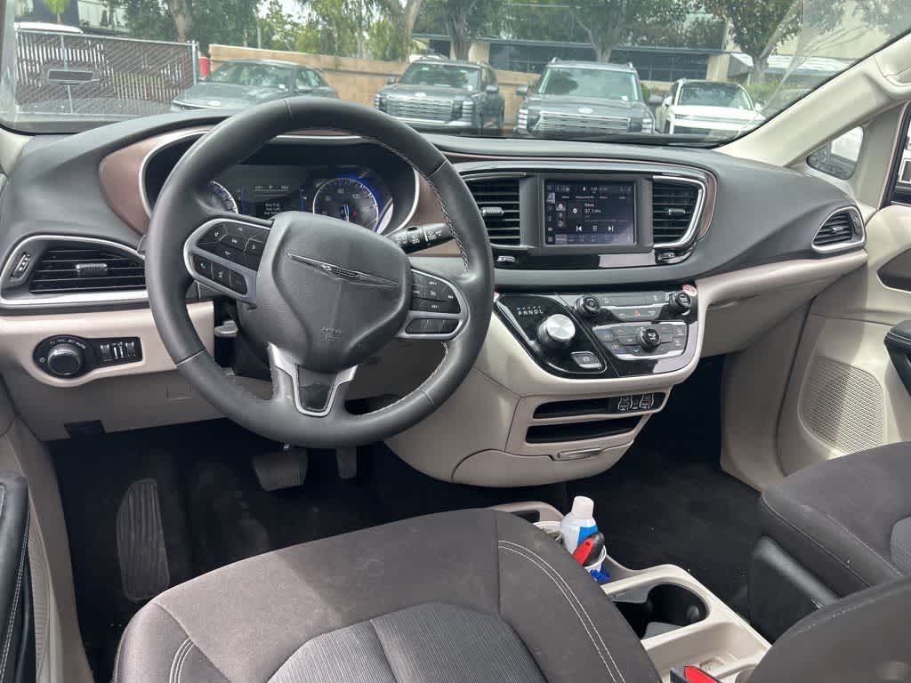 Thumbnail: 2023 Chrysler Voyager - 7