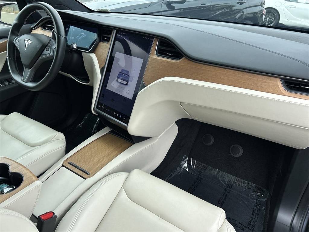 Thumbnail: 2020 Tesla Model X - 43
