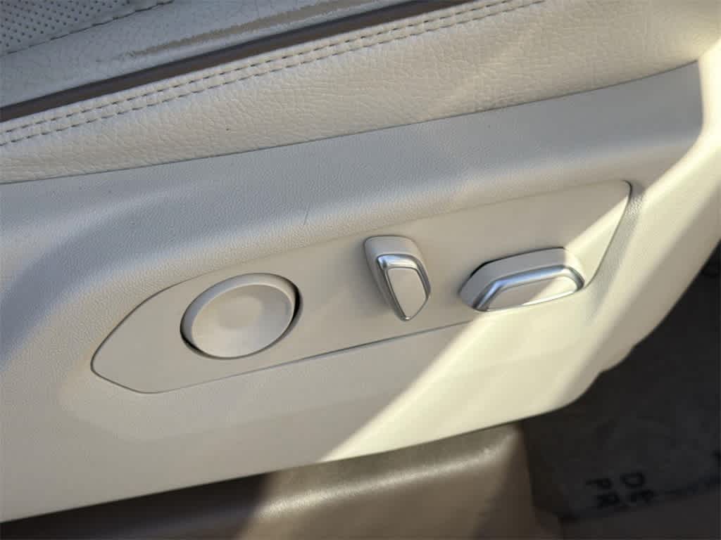 Thumbnail: 2023 GMC Yukon XL - 42