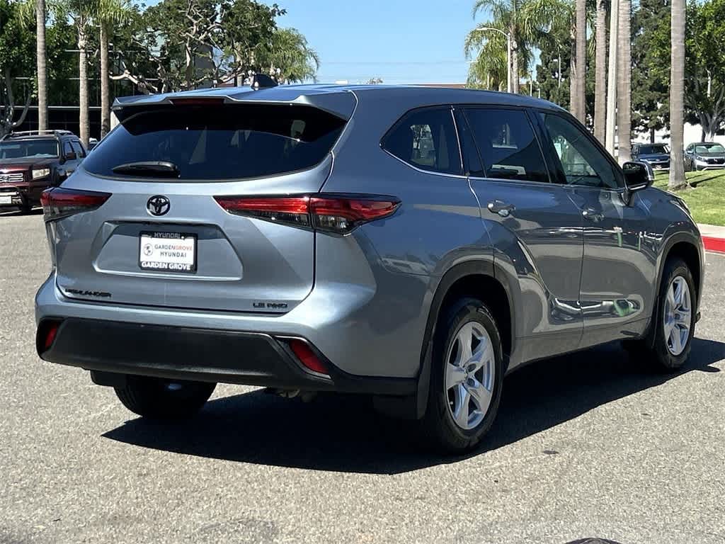 Thumbnail: 2022 Toyota Highlander - 4