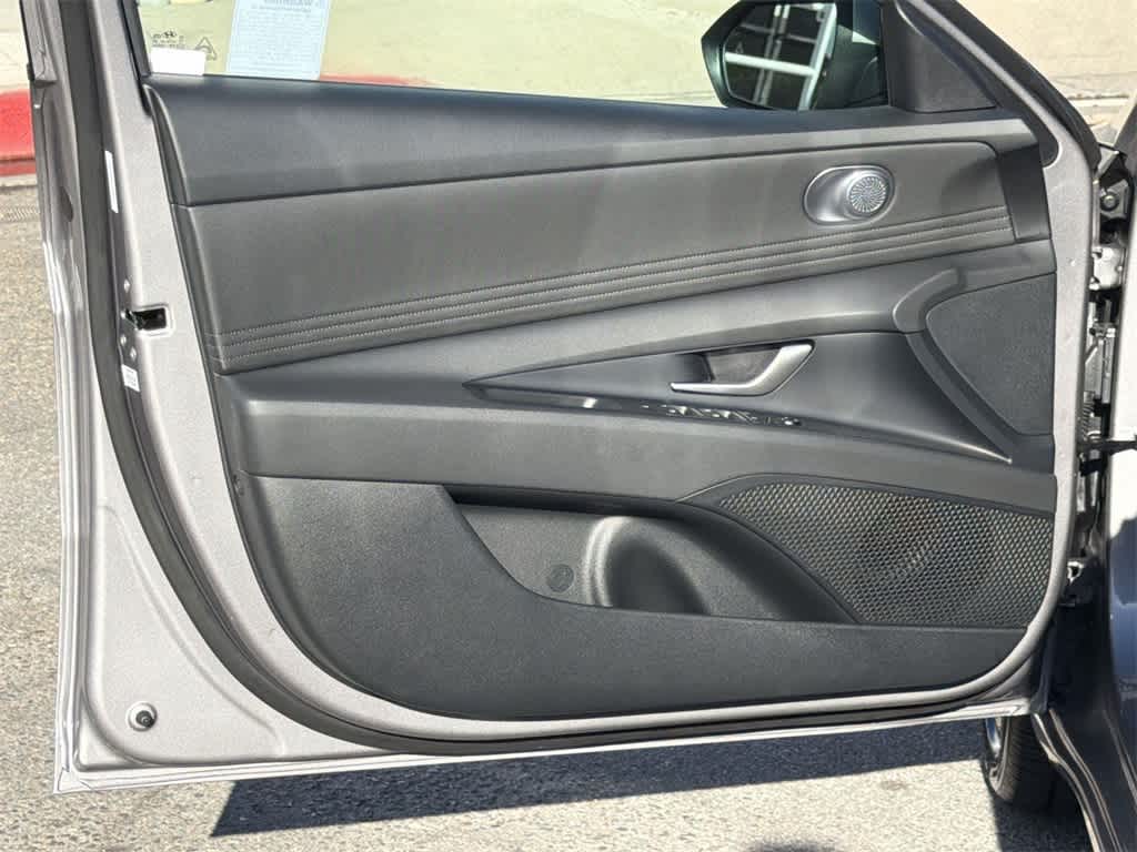 Thumbnail: 2025 Hyundai Elantra - 25