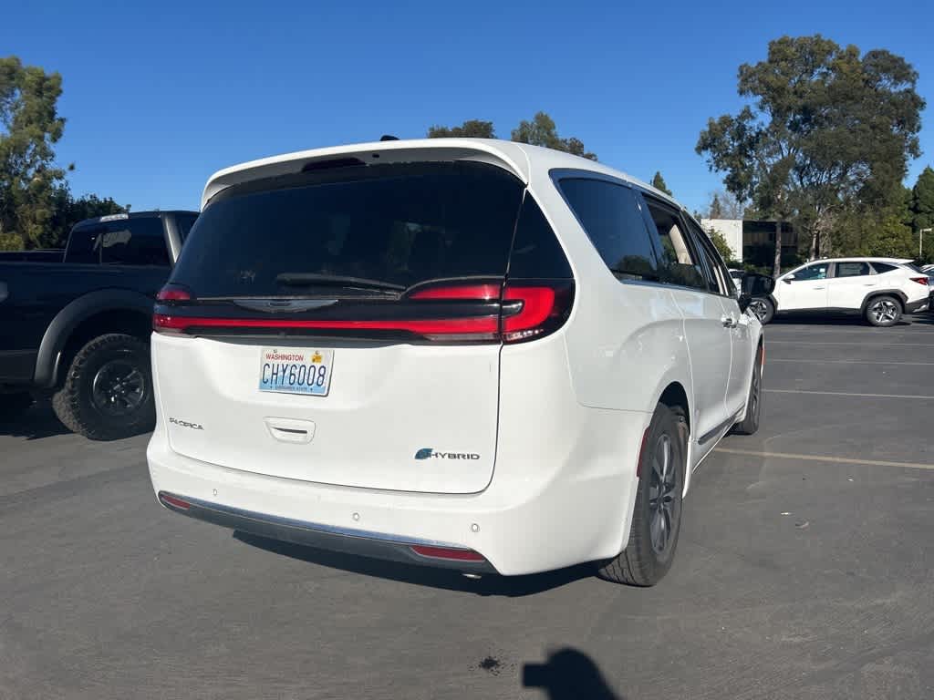 Thumbnail: 2023 Chrysler Pacifica - 3