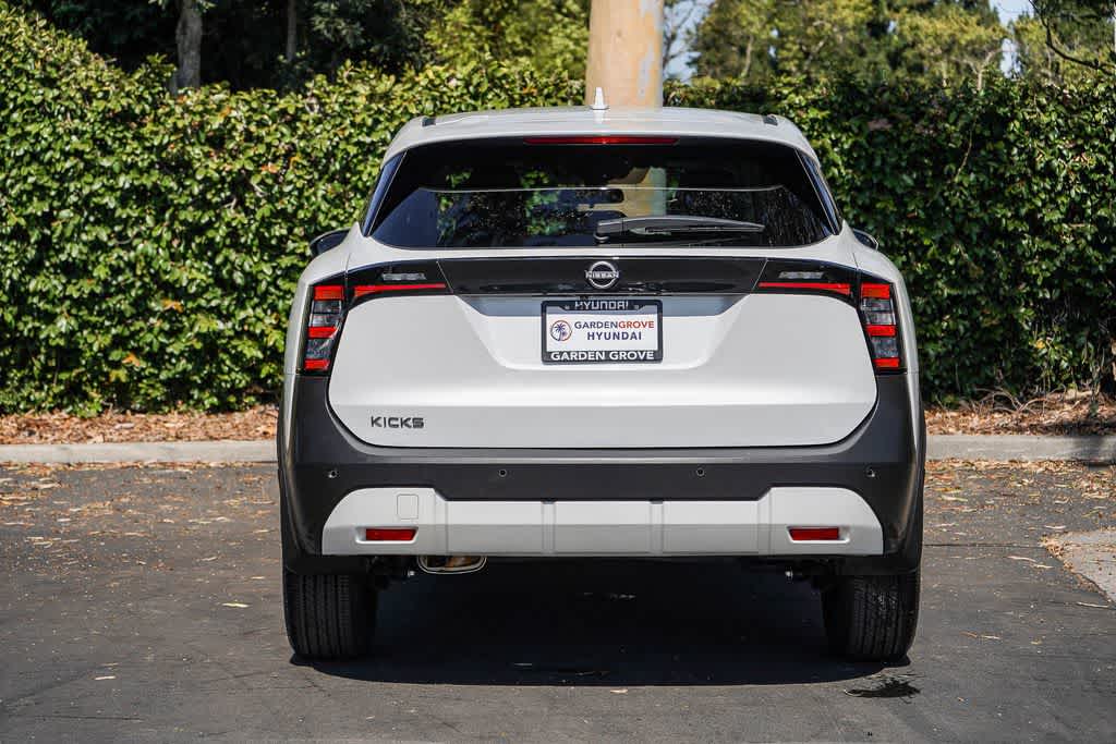 Thumbnail: 2025 Nissan Kicks - 2