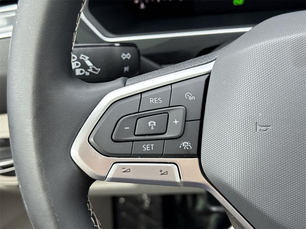 Thumbnail: 2022 Volkswagen Tiguan - 14