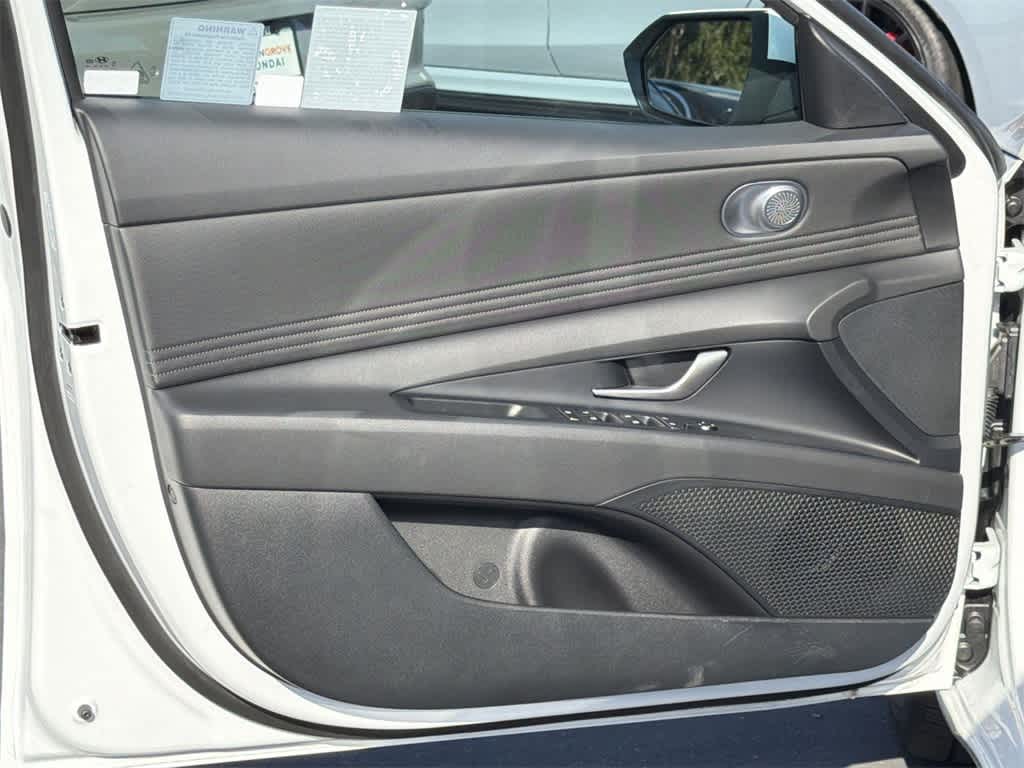 Thumbnail: 2025 Hyundai Elantra - 25