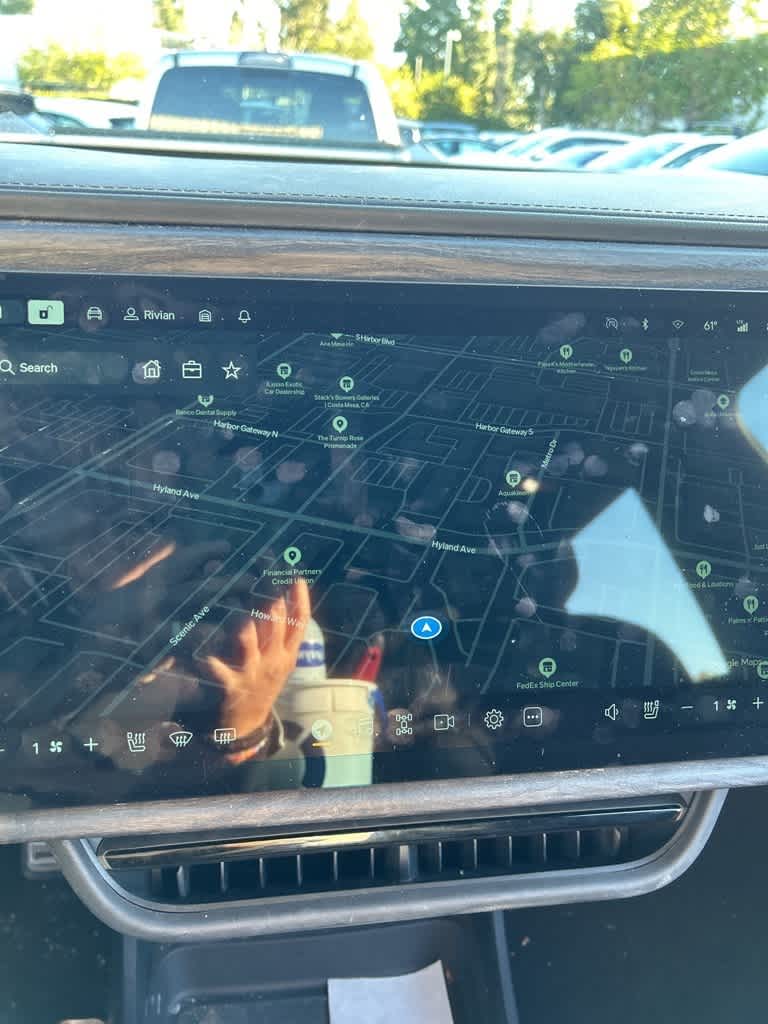 Thumbnail: 2023 Rivian R1S - 10