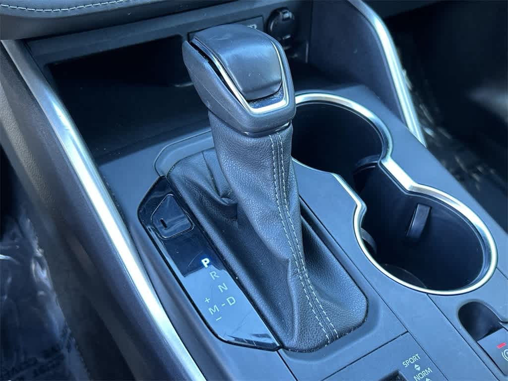 Thumbnail: 2022 Toyota Highlander - 17