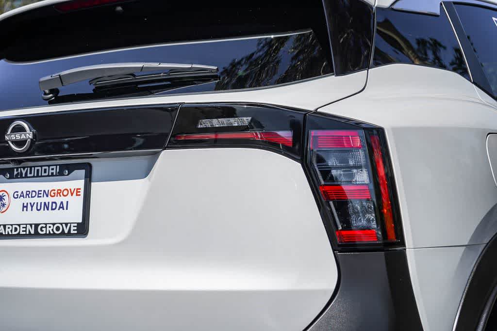 Thumbnail: 2025 Nissan Kicks - 4