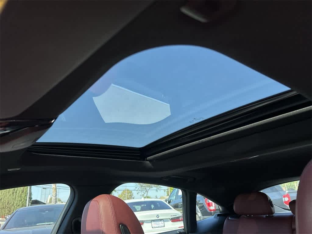 Thumbnail: 2023 BMW i4 - 18