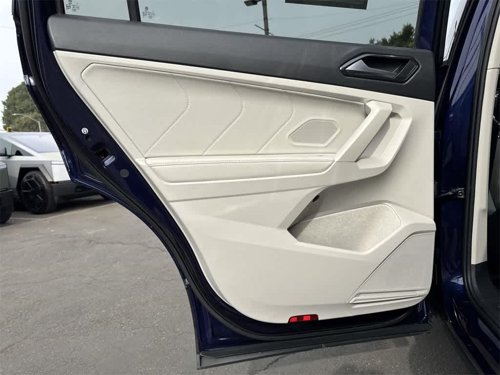 Thumbnail: 2022 Volkswagen Tiguan - 28