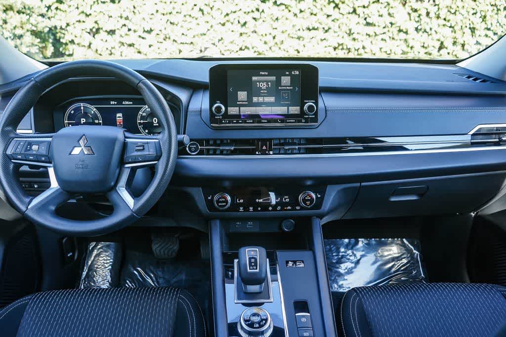 Thumbnail: 2025 Mitsubishi Outlander - 12