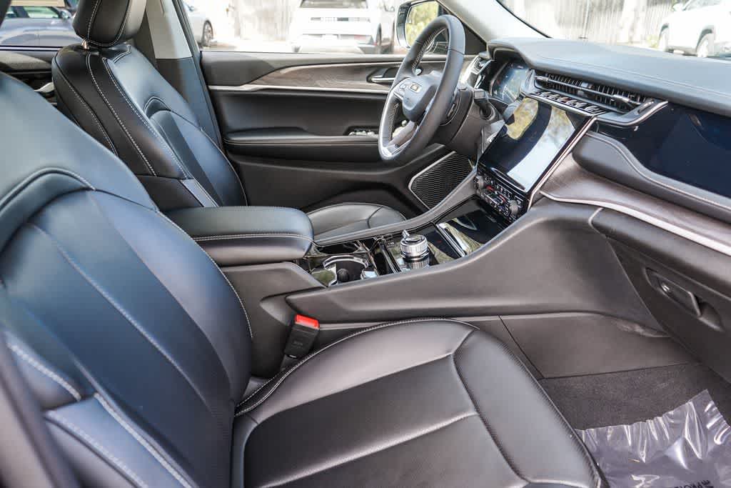 Thumbnail: 2023 Jeep Grand Cherokee - 17