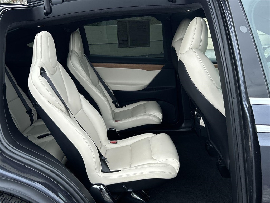 Thumbnail: 2020 Tesla Model X - 34